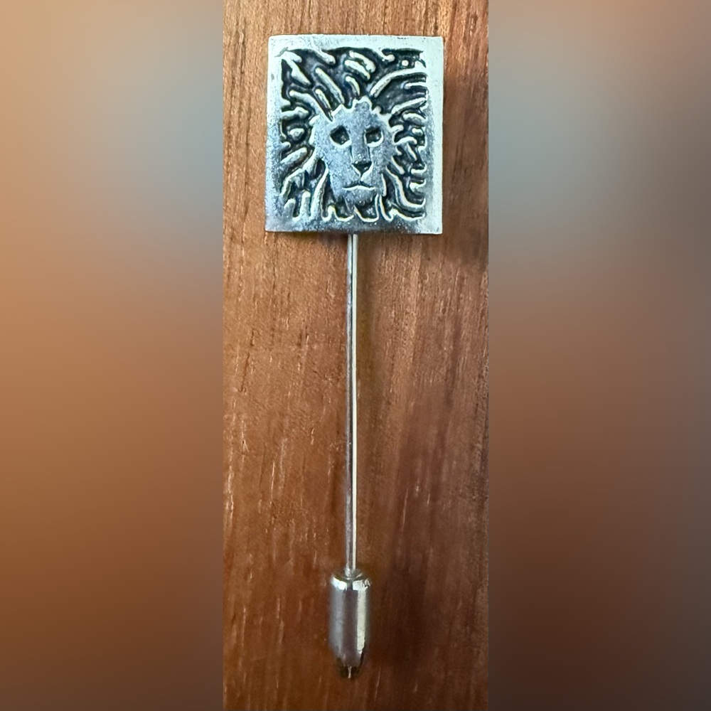 Anne Klein Silver Tone Lion Hat Pin Brooch Unsigned Stick